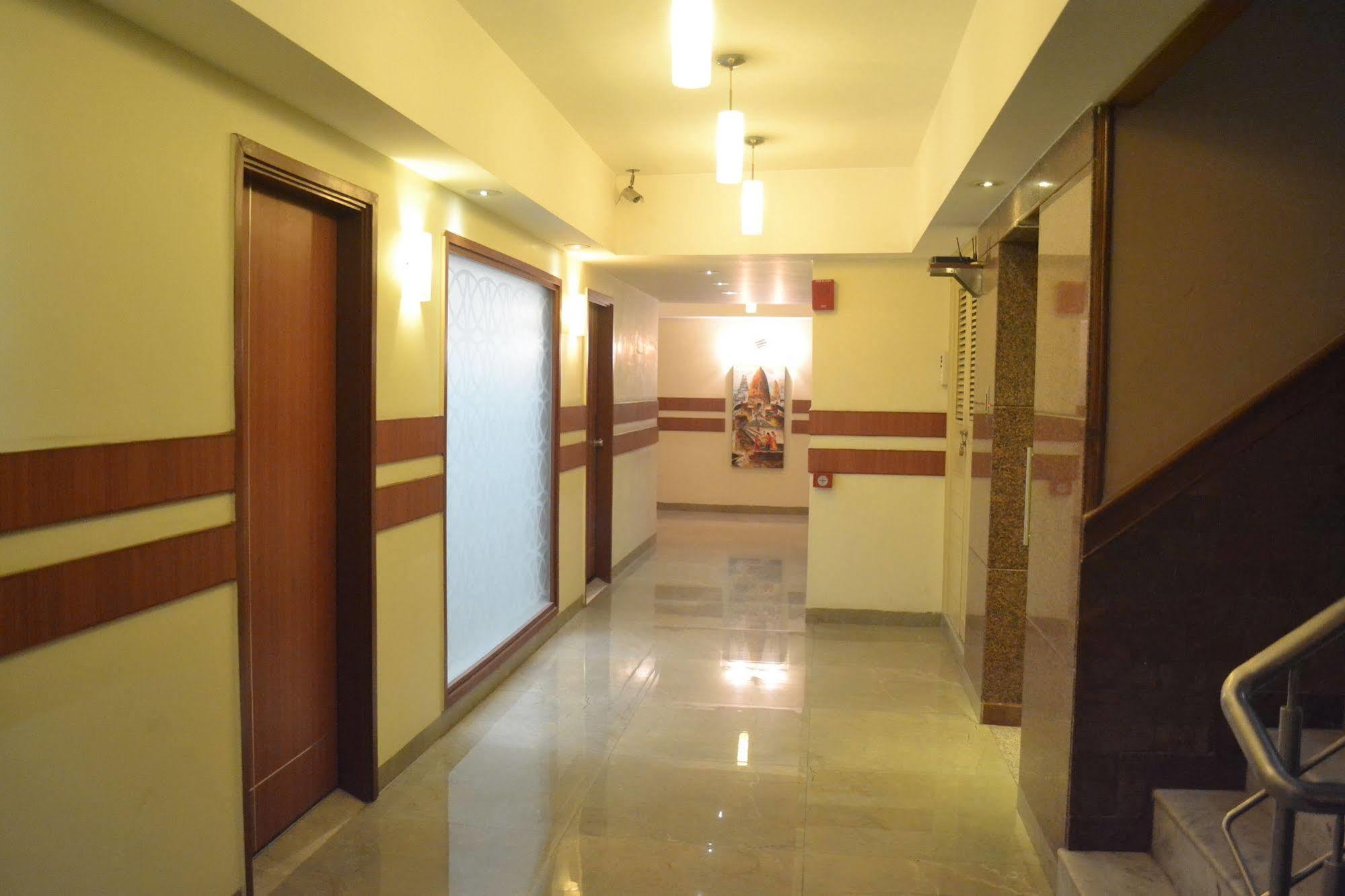 Hotel Pooja Palace Ню Делхи Екстериор снимка