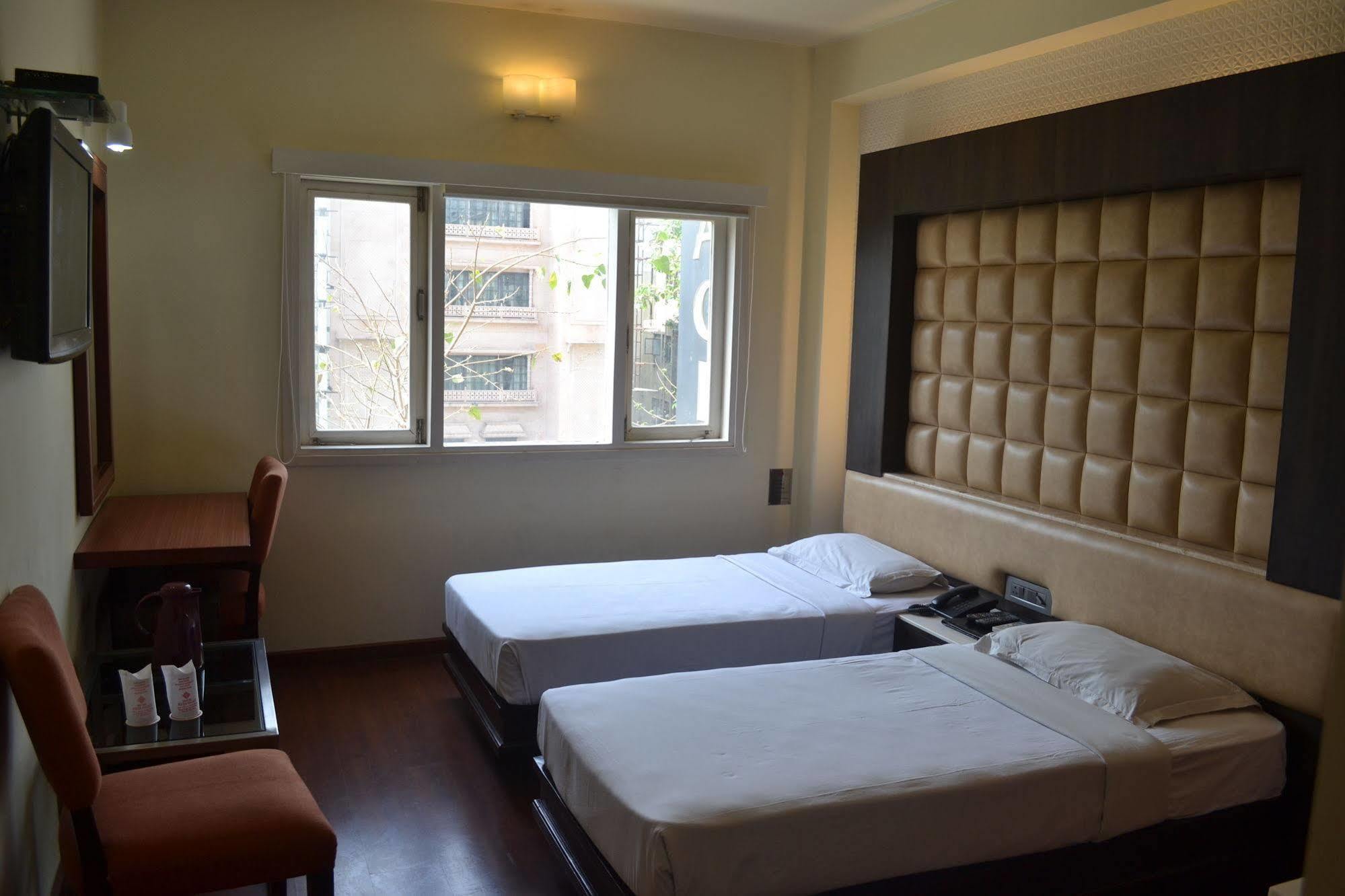 Hotel Pooja Palace Ню Делхи Екстериор снимка