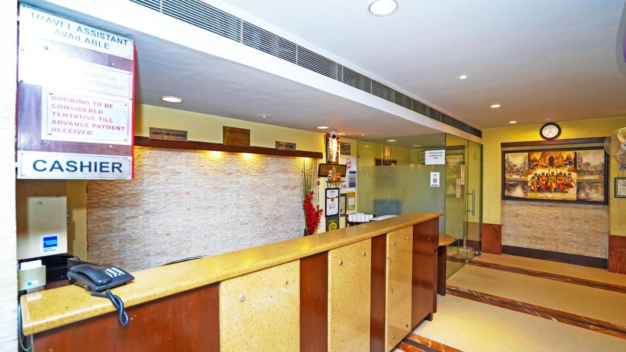 Hotel Pooja Palace Ню Делхи Екстериор снимка